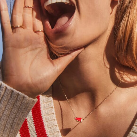 Kendra Scott Cheer Gold Short Pendant Necklace - Picture 7 of 8